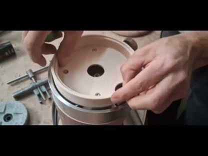 Tool for cleaning the milling chamber